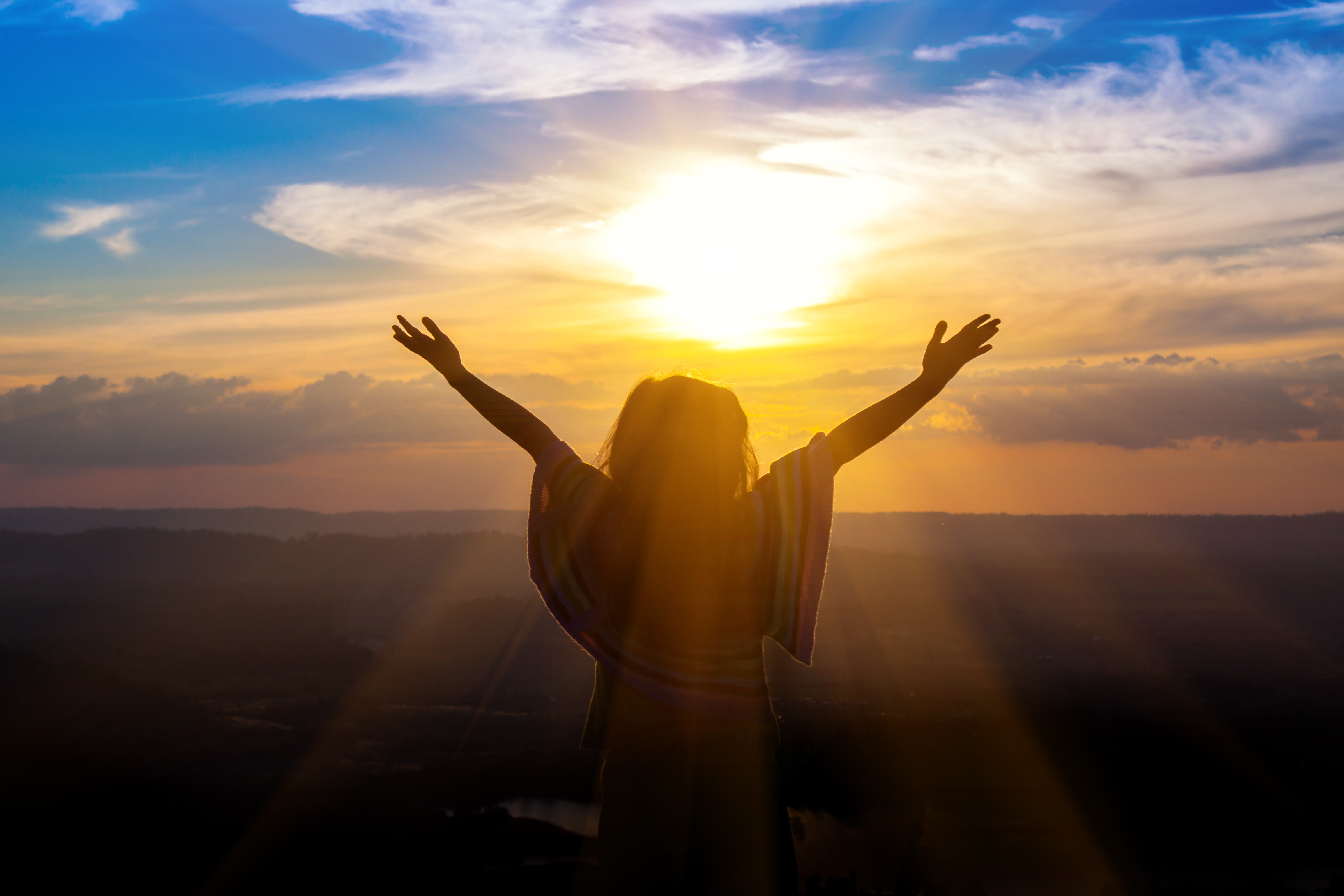 Women Thank God on the mountain